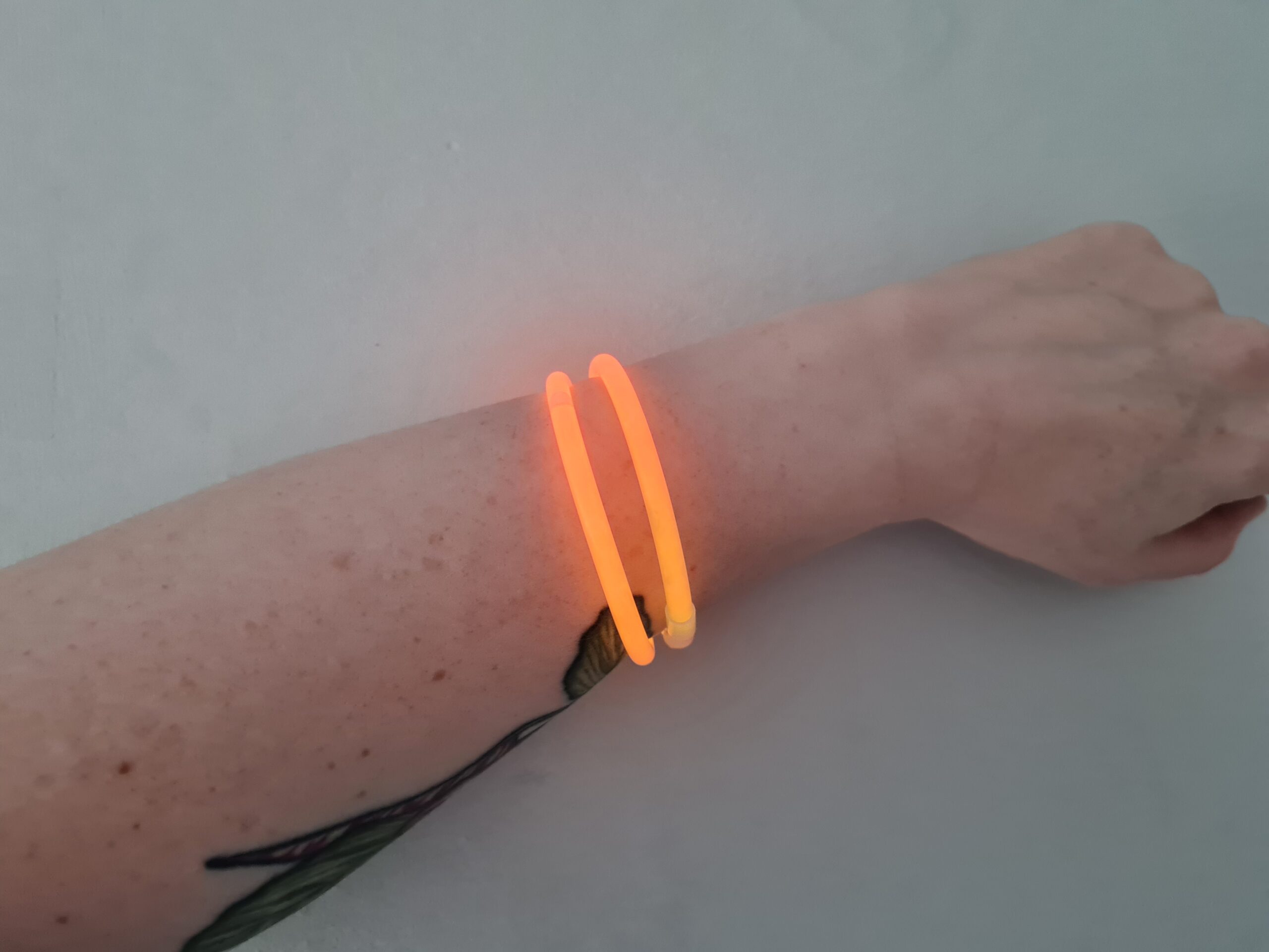 Go Orange Glowsticks | 10-pack of Small Glow Sticks - Image 3